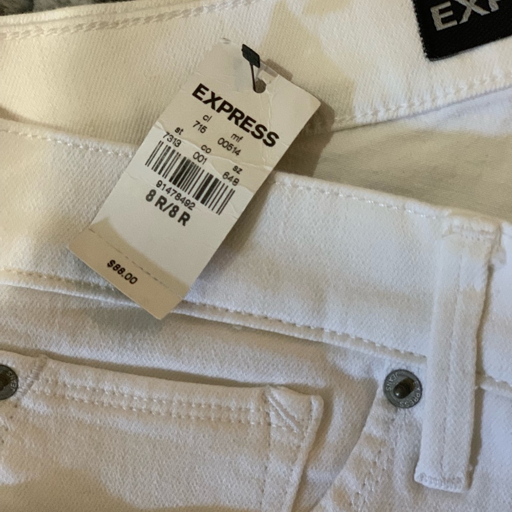 Distressed skinny jeans